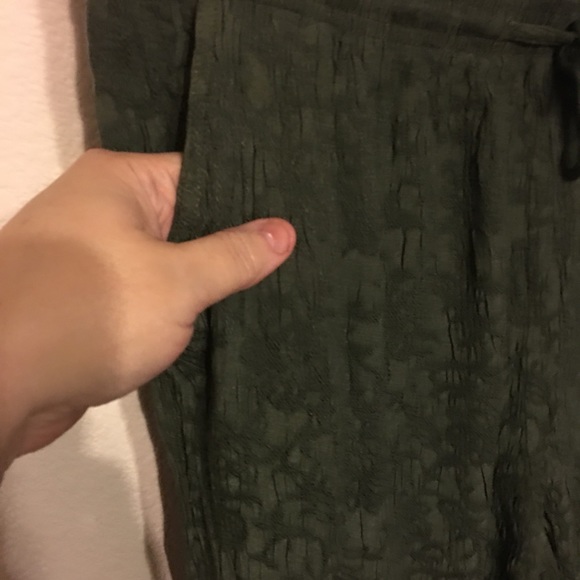 Erin London Green Textured crinkled pants XL - Picture 4 of 7